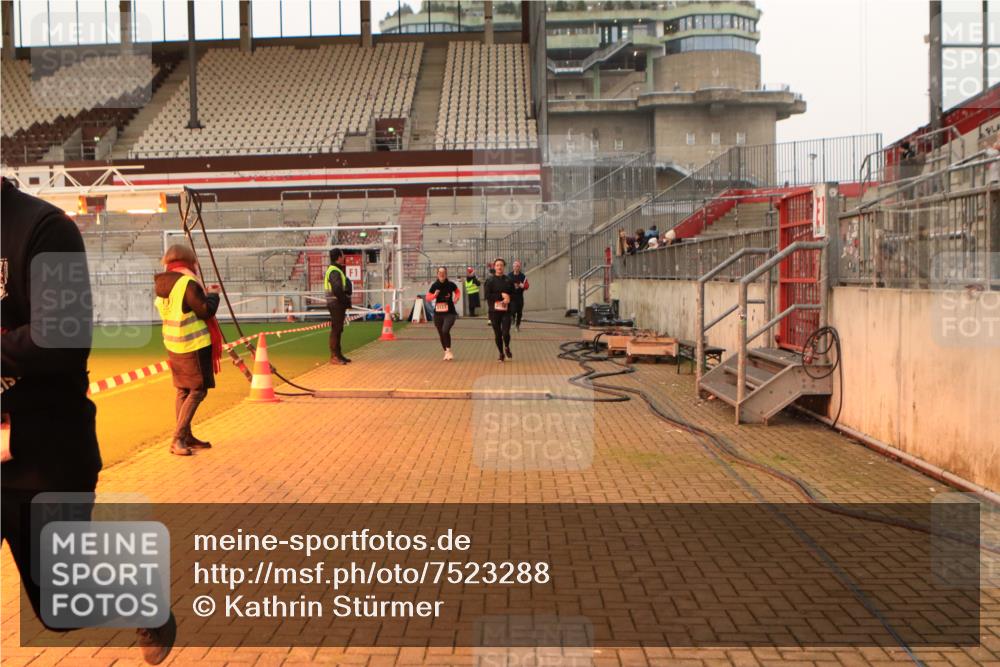 08.12.2024 - St. Pauli X-Mass-Run No. 14 Kathrin Stürmer Photography http://msf.ph/oto/7523288 08.12.2024 09:59:20 Ziel 431, 2478, 2480, 2746, 2762, 3156, 3157, 3293 meine-sportfotos.de