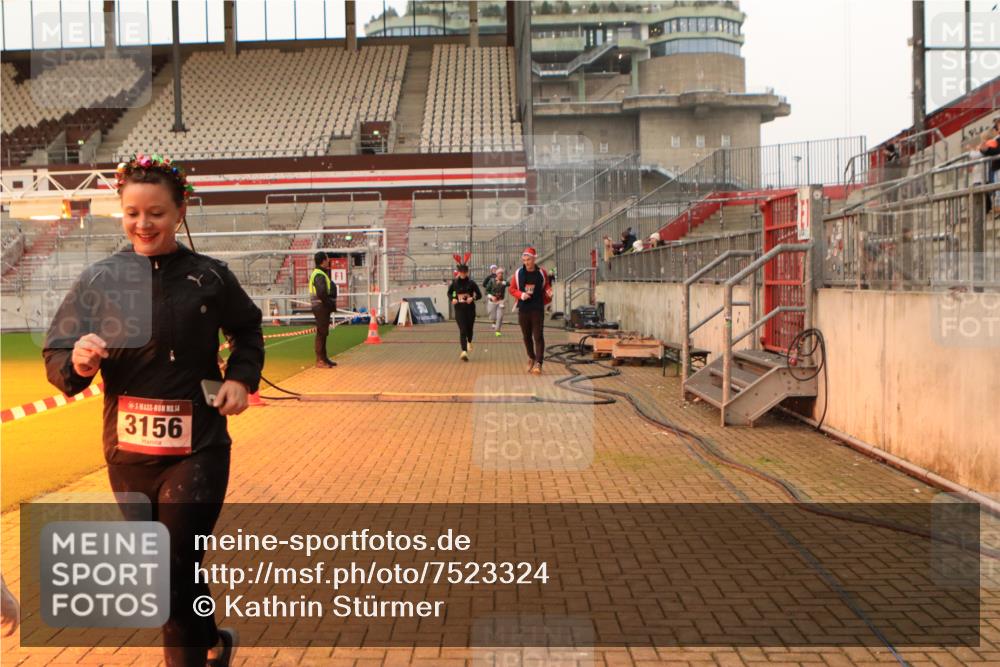 08.12.2024 - St. Pauli X-Mass-Run No. 14 Kathrin Stürmer Photography http://msf.ph/oto/7523324 08.12.2024 09:59:24 Ziel 100, 190, 431, 2478, 2480, 2746, 2762, 3156, 3157 meine-sportfotos.de