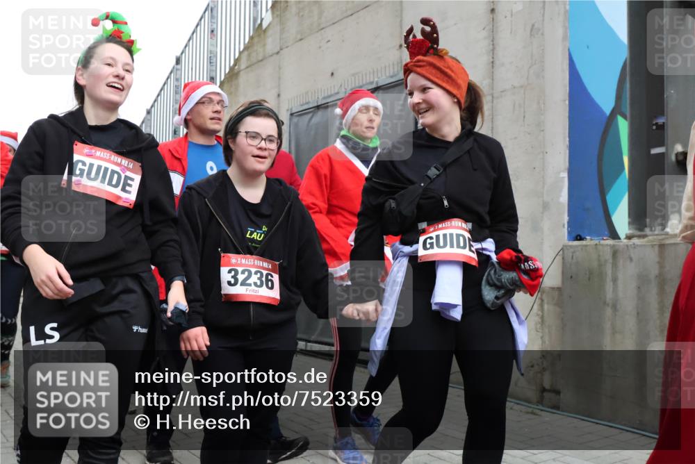 08.12.2024 - St. Pauli X-Mass-Run No. 14 H.Heesch http://msf.ph/oto/7523359 08.12.2024 10:43:44 Ziel 307, 491, 557, 1038, 1155, 1515, 1519, 3232, 3236, 491, 680, 695, 957, 1091, 1515, 1698 meine-sportfotos.de