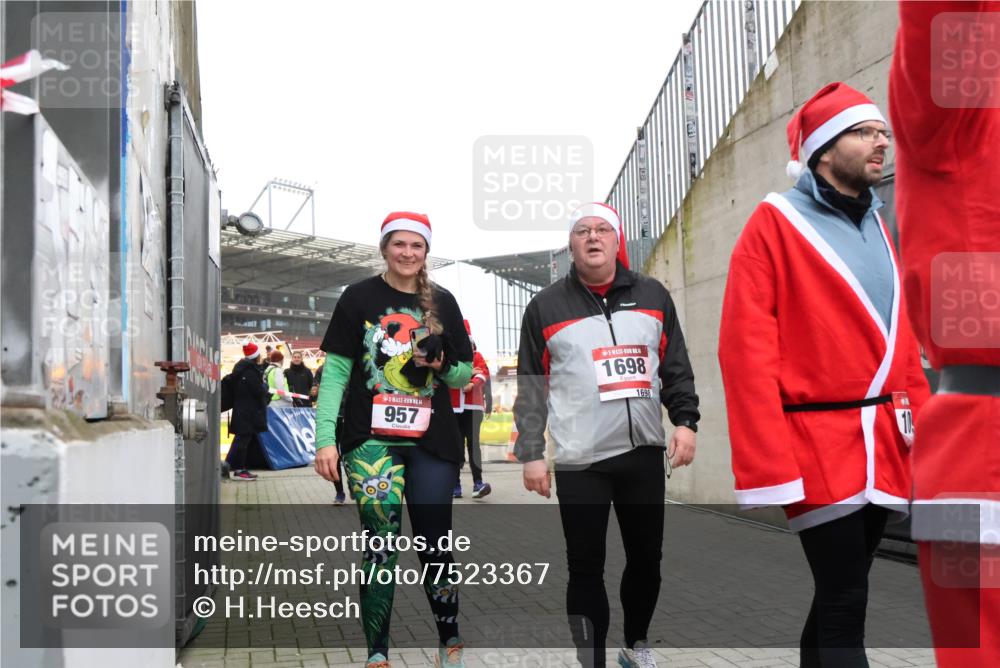08.12.2024 - St. Pauli X-Mass-Run No. 14 H.Heesch http://msf.ph/oto/7523367 08.12.2024 10:43:47 Ziel 307, 491, 557, 957, 1038, 1091, 1515, 1519, 3232, 3236, 680, 695, 823, 957, 1091, 1698 meine-sportfotos.de