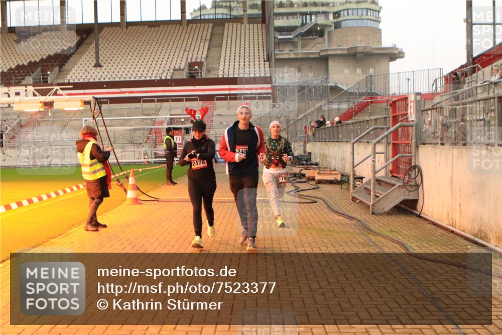 08.12.2024 - St. Pauli X-Mass-Run No. 14 Kathrin Stürmer Photography http://msf.ph/oto/7523377 08.12.2024 09:59:29 Ziel 100, 190, 2478, 2480, 2762, 2932, 3156, 3157 meine-sportfotos.de
