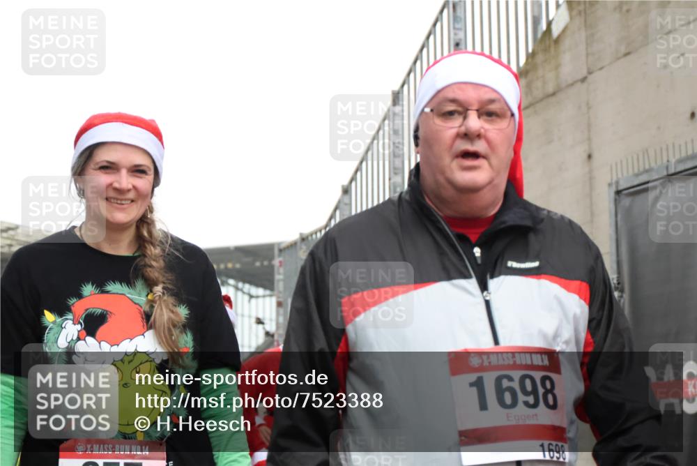 08.12.2024 - St. Pauli X-Mass-Run No. 14 H.Heesch http://msf.ph/oto/7523388 08.12.2024 10:43:49 Ziel 307, 491, 557, 695, 957, 1091, 1515, 1519, 3232, 3236, 680, 695, 823, 1698, 2190 meine-sportfotos.de