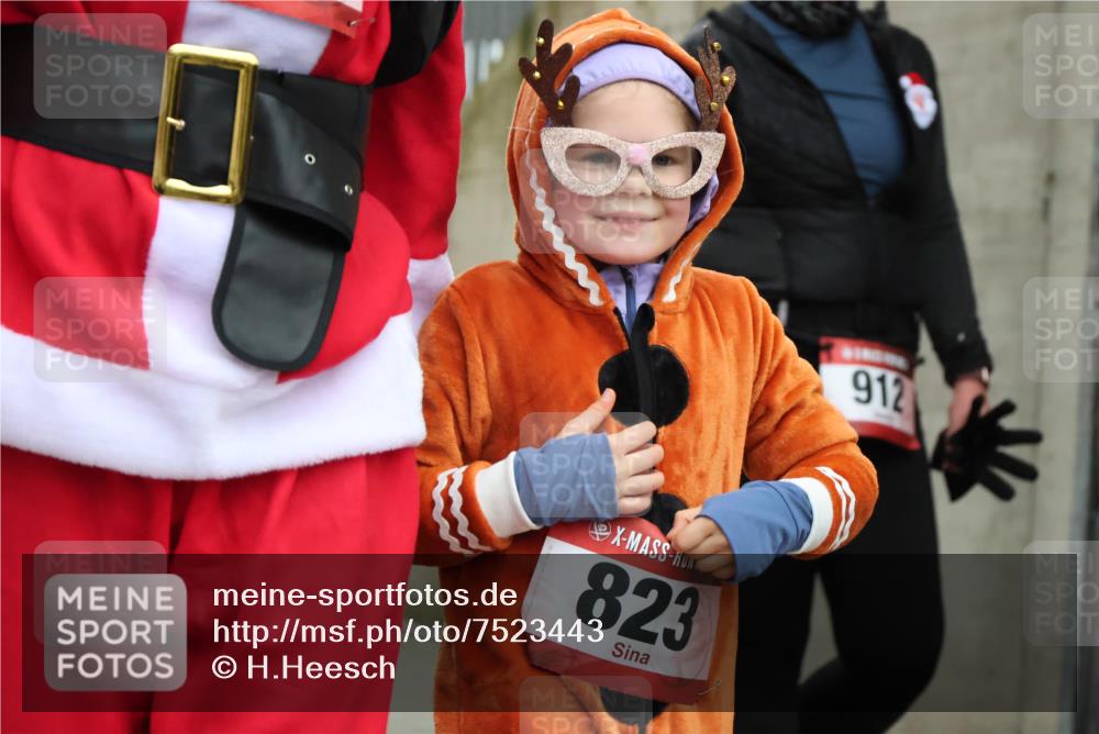 08.12.2024 - St. Pauli X-Mass-Run No. 14 H.Heesch http://msf.ph/oto/7523443 08.12.2024 10:44:02 Ziel 680, 695, 816, 823, 1649, 1698, 2190, 650, 816, 912, 1836 meine-sportfotos.de