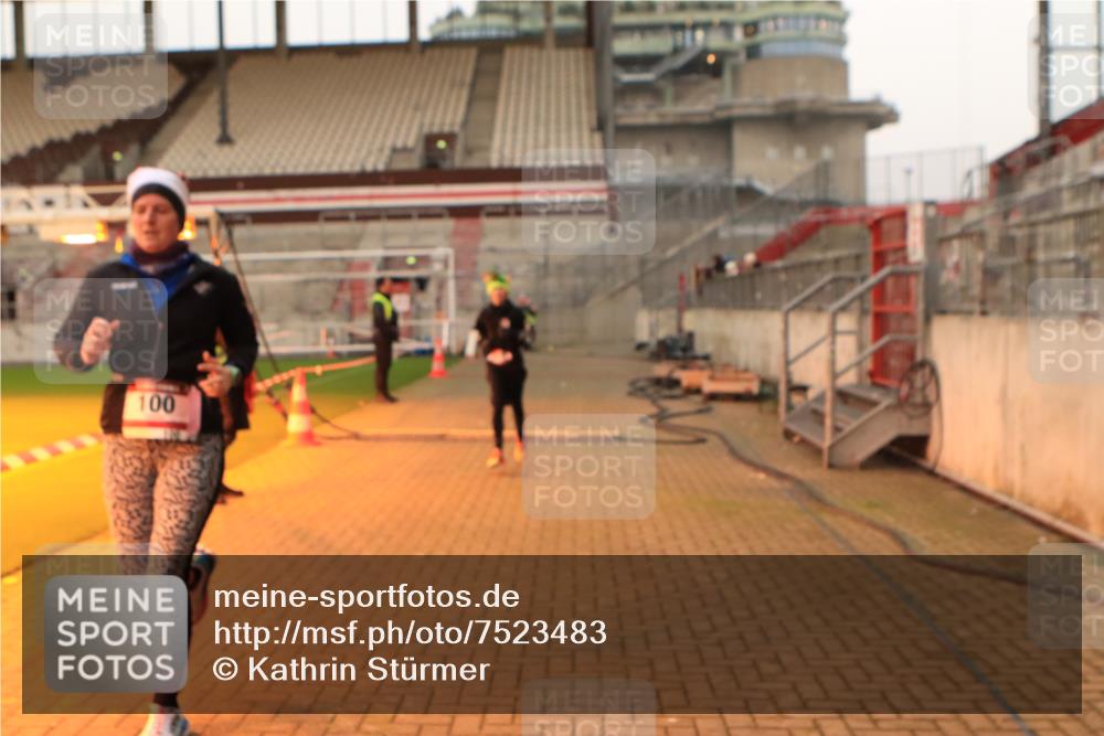 08.12.2024 - St. Pauli X-Mass-Run No. 14 Kathrin Stürmer Photography http://msf.ph/oto/7523483 08.12.2024 09:59:33 Ziel 100, 190, 2478, 2480, 2932, 3156, 3157 meine-sportfotos.de