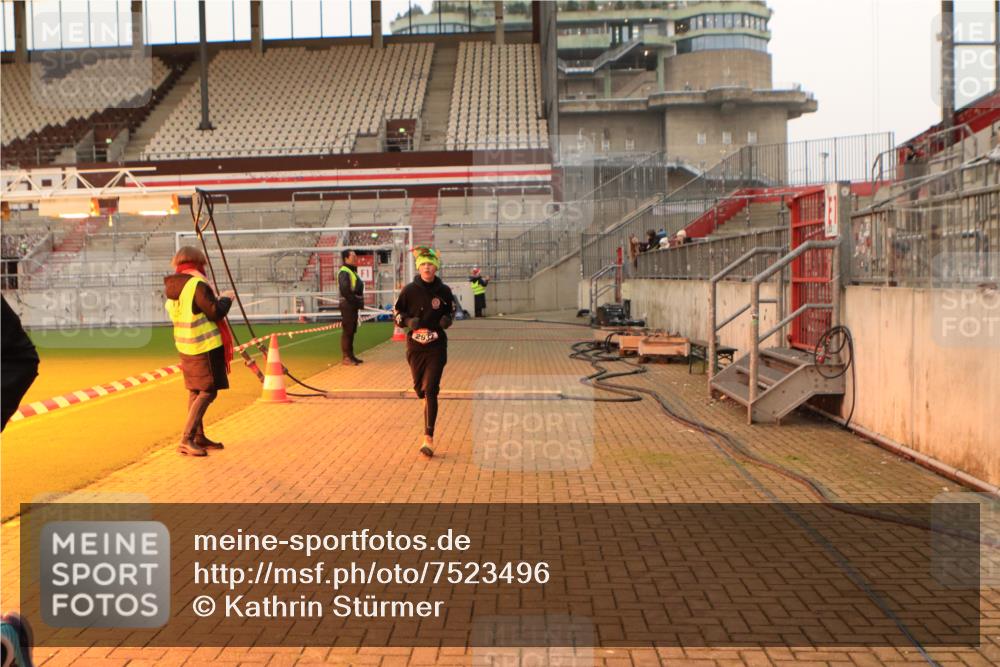 08.12.2024 - St. Pauli X-Mass-Run No. 14 Kathrin Stürmer Photography http://msf.ph/oto/7523496 08.12.2024 09:59:34 Ziel 100, 190, 2478, 2480, 2932, 3156, 3157 meine-sportfotos.de