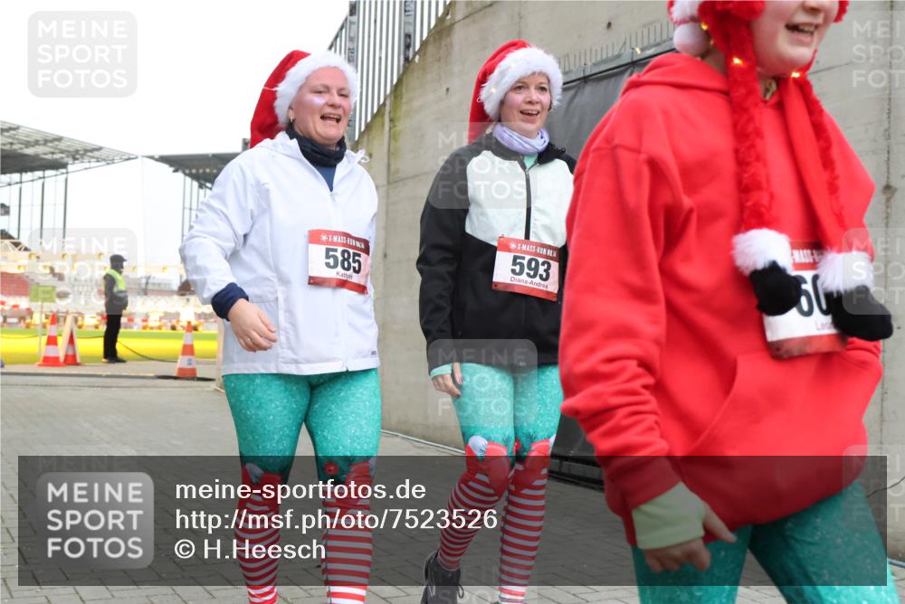 08.12.2024 - St. Pauli X-Mass-Run No. 14 H.Heesch http://msf.ph/oto/7523526 08.12.2024 10:44:54 Ziel 373, 383, 585, 593, 603, 1711, 1712, 593 meine-sportfotos.de