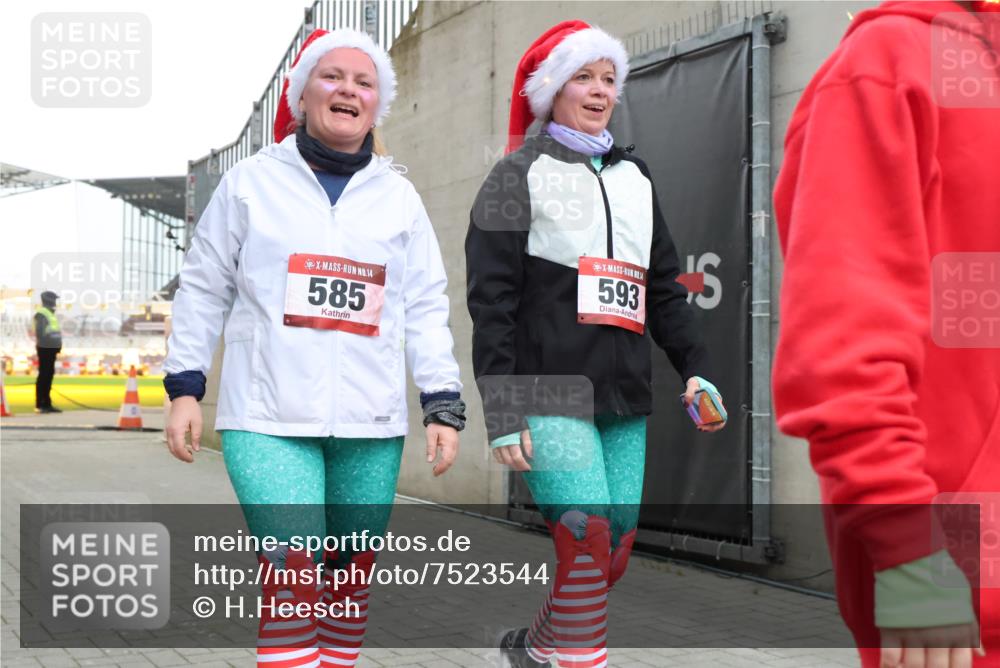 08.12.2024 - St. Pauli X-Mass-Run No. 14 H.Heesch http://msf.ph/oto/7523544 08.12.2024 10:44:54 Ziel 373, 383, 585, 593, 603, 1711, 1712, 593 meine-sportfotos.de