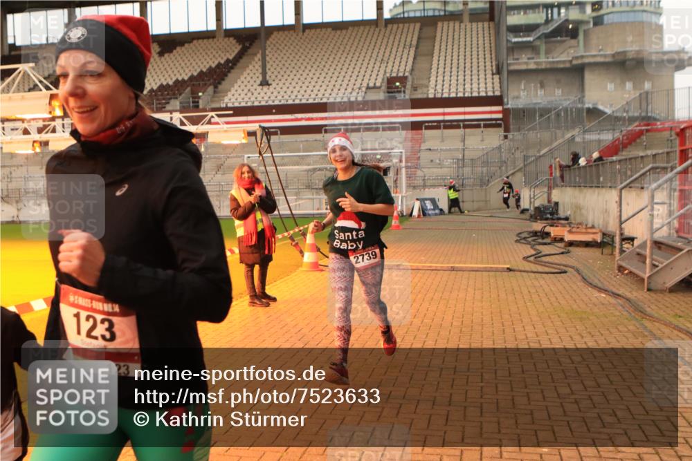 08.12.2024 - St. Pauli X-Mass-Run No. 14 Kathrin Stürmer Photography http://msf.ph/oto/7523633 08.12.2024 09:59:49 Ziel 123, 2739, 2958, 3294 meine-sportfotos.de