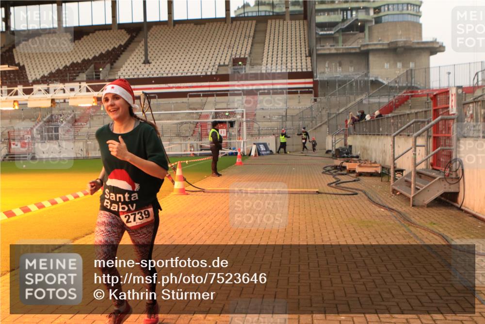 08.12.2024 - St. Pauli X-Mass-Run No. 14 Kathrin Stürmer Photography http://msf.ph/oto/7523646 08.12.2024 09:59:49 Ziel 123, 2739, 2958, 3294 meine-sportfotos.de