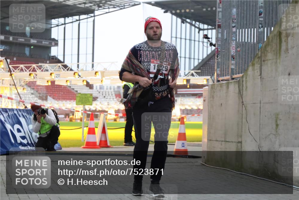 08.12.2024 - St. Pauli X-Mass-Run No. 14 H.Heesch http://msf.ph/oto/7523871 08.12.2024 10:47:15 Ziel 1529 meine-sportfotos.de