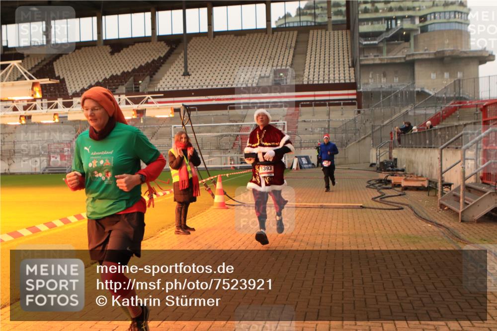 08.12.2024 - St. Pauli X-Mass-Run No. 14 Kathrin Stürmer Photography http://msf.ph/oto/7523921 08.12.2024 10:00:17 Ziel 259, 484, 1393, 1725, 2760, 3013, 3015, 3170, 3172 meine-sportfotos.de