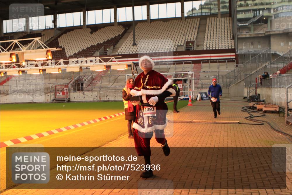 08.12.2024 - St. Pauli X-Mass-Run No. 14 Kathrin Stürmer Photography http://msf.ph/oto/7523936 08.12.2024 10:00:18 Ziel 484, 1393, 1725, 2760, 3013, 3015, 3170, 3172 meine-sportfotos.de