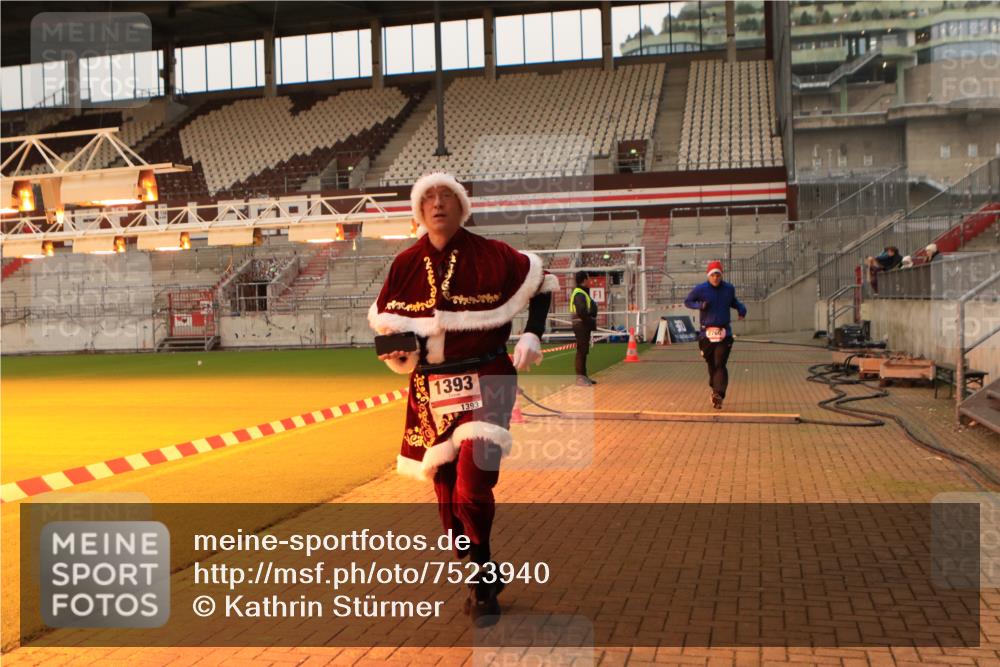 08.12.2024 - St. Pauli X-Mass-Run No. 14 Kathrin Stürmer Photography http://msf.ph/oto/7523940 08.12.2024 10:00:18 Ziel 484, 1393, 1725, 2760, 3013, 3015, 3170, 3172 meine-sportfotos.de