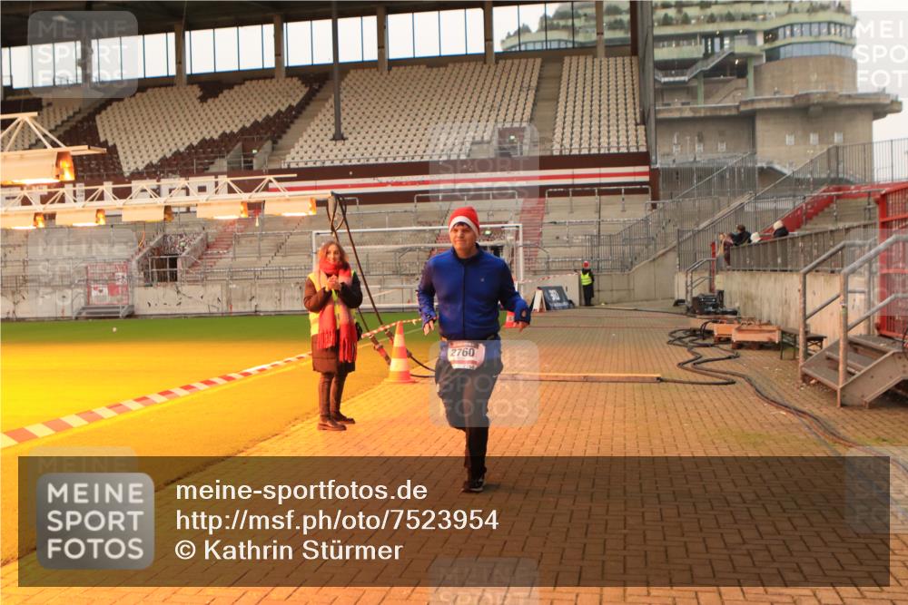 08.12.2024 - St. Pauli X-Mass-Run No. 14 Kathrin Stürmer Photography http://msf.ph/oto/7523954 08.12.2024 10:00:20 Ziel 484, 1393, 1725, 2760, 3170, 3172 meine-sportfotos.de