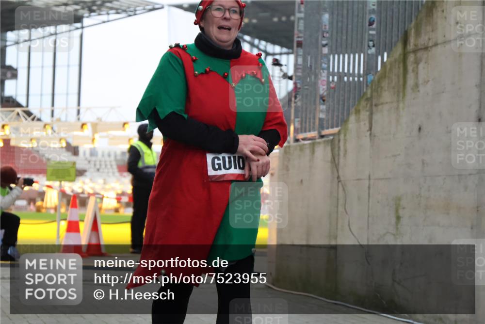 08.12.2024 - St. Pauli X-Mass-Run No. 14 H.Heesch http://msf.ph/oto/7523955 08.12.2024 10:47:30 Ziel 1529, 1533, 3227, 1533, 3227 meine-sportfotos.de