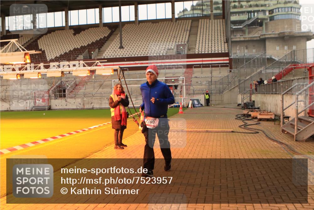 08.12.2024 - St. Pauli X-Mass-Run No. 14 Kathrin Stürmer Photography http://msf.ph/oto/7523957 08.12.2024 10:00:21 Ziel 484, 1393, 1725, 2760, 3170, 3172 meine-sportfotos.de