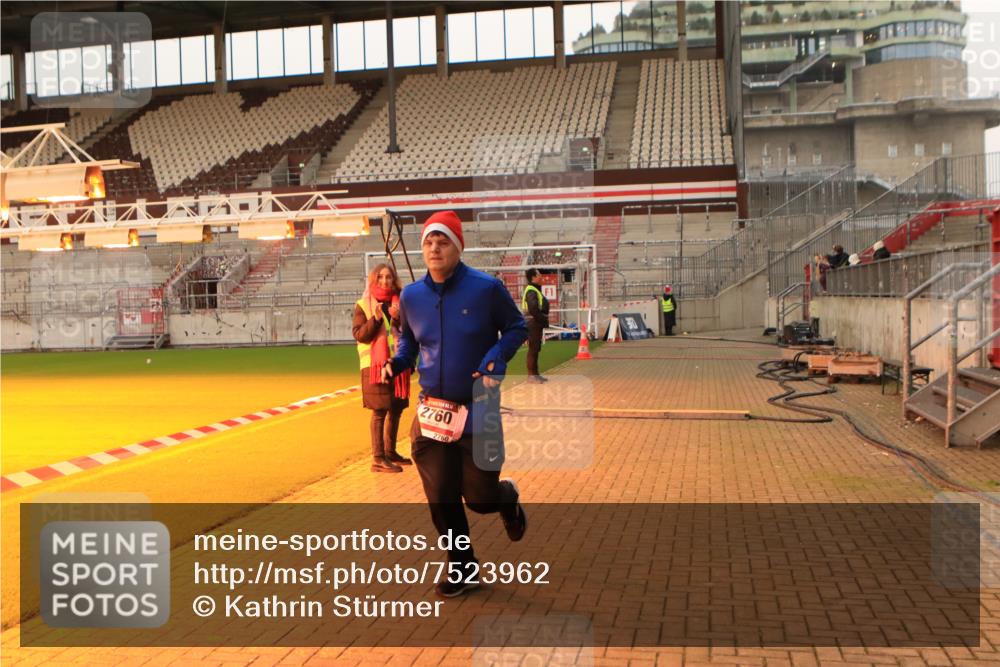 08.12.2024 - St. Pauli X-Mass-Run No. 14 Kathrin Stürmer Photography http://msf.ph/oto/7523962 08.12.2024 10:00:21 Ziel 484, 1393, 1725, 2760, 3170, 3172 meine-sportfotos.de