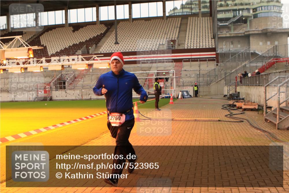 08.12.2024 - St. Pauli X-Mass-Run No. 14 Kathrin Stürmer Photography http://msf.ph/oto/7523965 08.12.2024 10:00:21 Ziel 484, 1393, 1725, 2760, 3170, 3172 meine-sportfotos.de