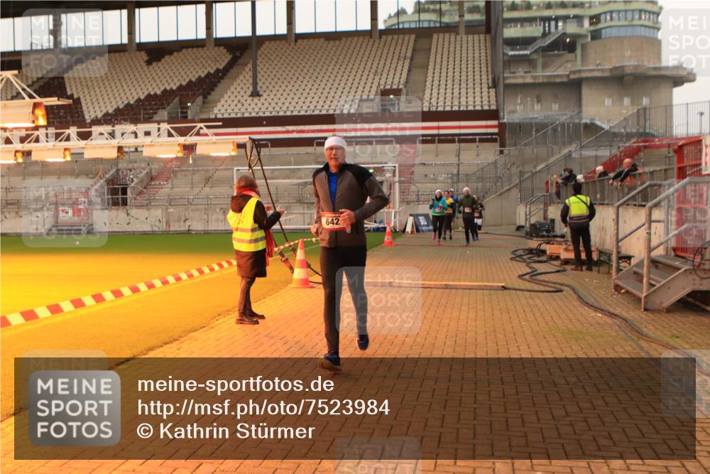 08.12.2024 - St. Pauli X-Mass-Run No. 14 Kathrin Stürmer Photography http://msf.ph/oto/7523984 08.12.2024 10:00:40 Ziel 642, 1773, 2808, 2809, 3033 meine-sportfotos.de