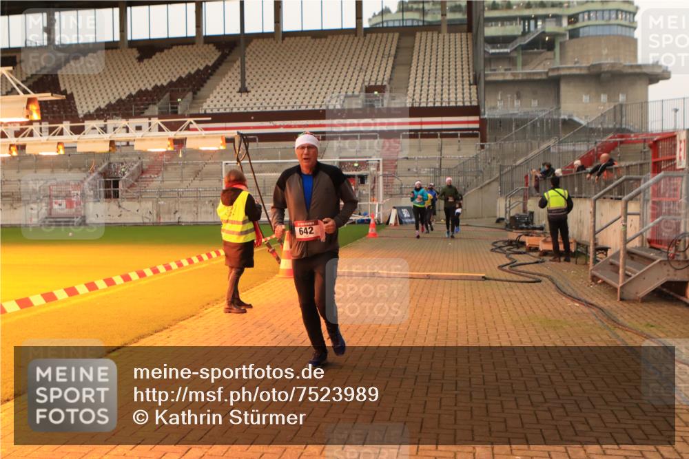 08.12.2024 - St. Pauli X-Mass-Run No. 14 Kathrin Stürmer Photography http://msf.ph/oto/7523989 08.12.2024 10:00:40 Ziel 642, 1773, 2808, 2809, 3033 meine-sportfotos.de