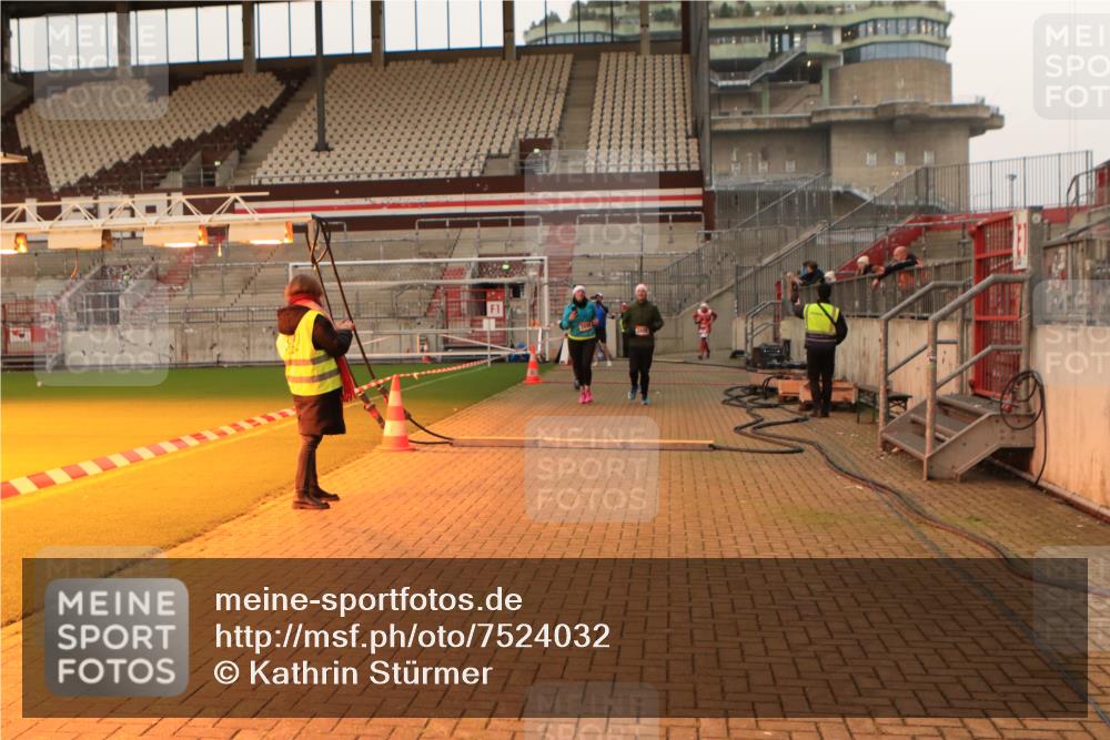 08.12.2024 - St. Pauli X-Mass-Run No. 14 Kathrin Stürmer Photography http://msf.ph/oto/7524032 08.12.2024 10:00:42 Ziel 642, 1773, 2808, 2809, 3033 meine-sportfotos.de