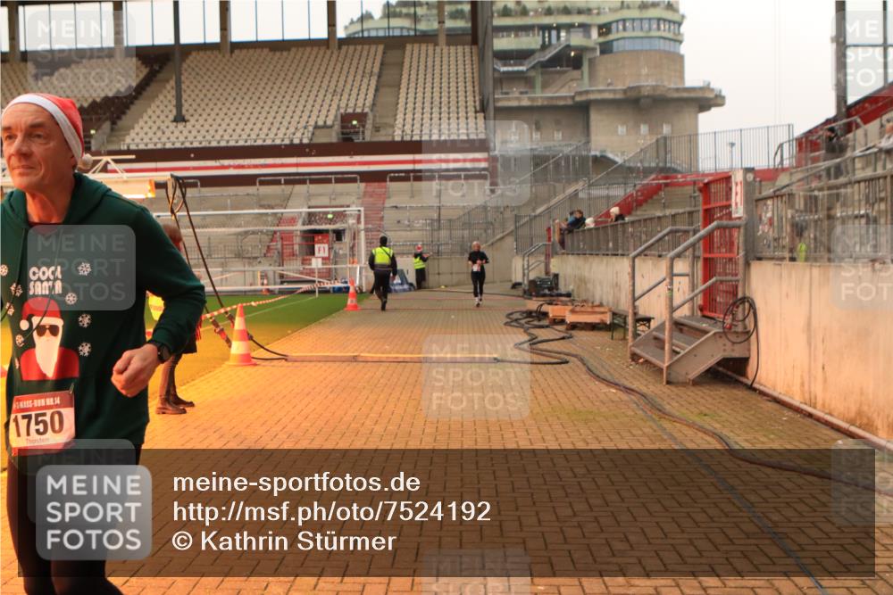 08.12.2024 - St. Pauli X-Mass-Run No. 14 Kathrin Stürmer Photography http://msf.ph/oto/7524192 08.12.2024 10:00:54 Ziel 410, 1750, 1773, 2447, 2696, 2808, 2809, 3033 meine-sportfotos.de