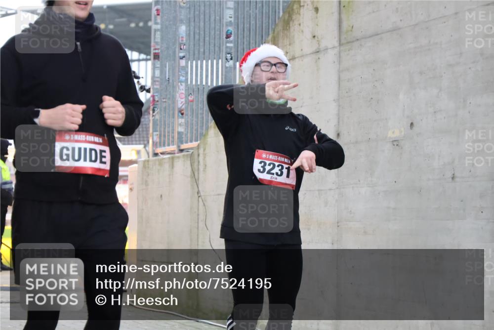 08.12.2024 - St. Pauli X-Mass-Run No. 14 H.Heesch http://msf.ph/oto/7524195 08.12.2024 10:48:40 Ziel 3231 meine-sportfotos.de