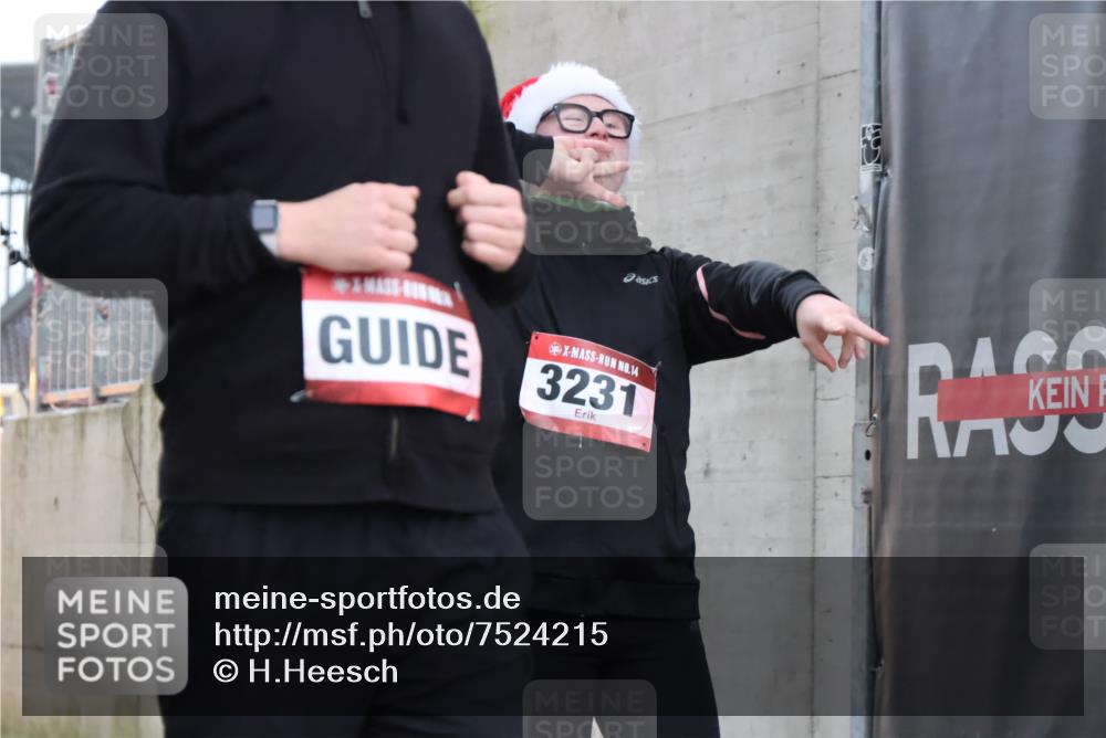 08.12.2024 - St. Pauli X-Mass-Run No. 14 H.Heesch http://msf.ph/oto/7524215 08.12.2024 10:48:41 Ziel 3231 meine-sportfotos.de
