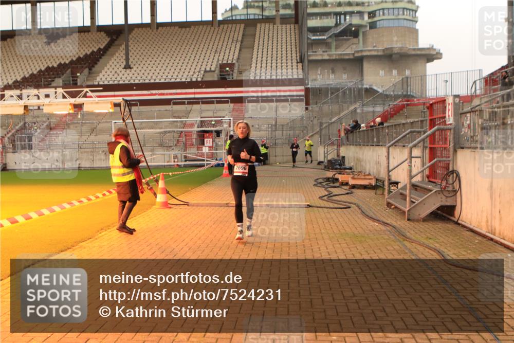 08.12.2024 - St. Pauli X-Mass-Run No. 14 Kathrin Stürmer Photography http://msf.ph/oto/7524231 08.12.2024 10:01:00 Ziel 410, 713, 1750, 2447, 2696 meine-sportfotos.de