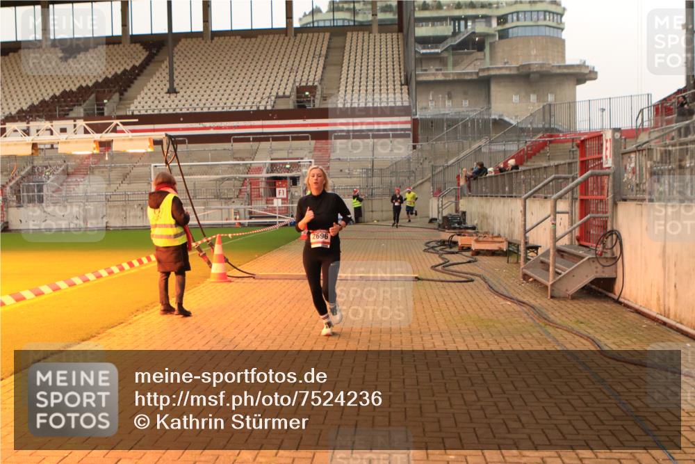 08.12.2024 - St. Pauli X-Mass-Run No. 14 Kathrin Stürmer Photography http://msf.ph/oto/7524236 08.12.2024 10:01:00 Ziel 410, 713, 1750, 2447, 2696 meine-sportfotos.de
