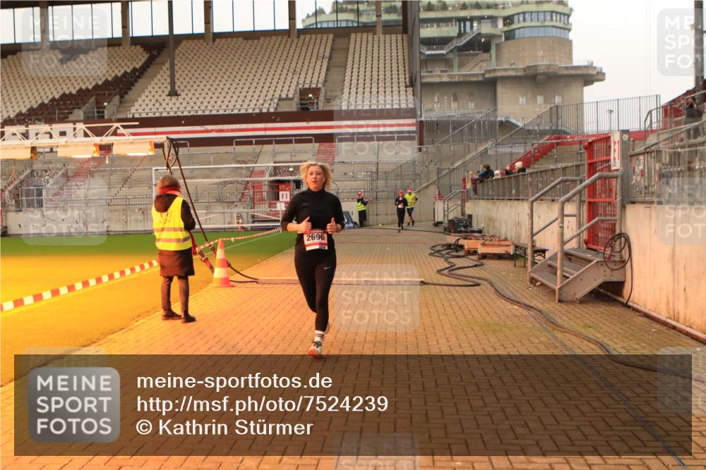 08.12.2024 - St. Pauli X-Mass-Run No. 14 Kathrin Stürmer Photography http://msf.ph/oto/7524239 08.12.2024 10:01:00 Ziel 410, 713, 1750, 2447, 2696 meine-sportfotos.de