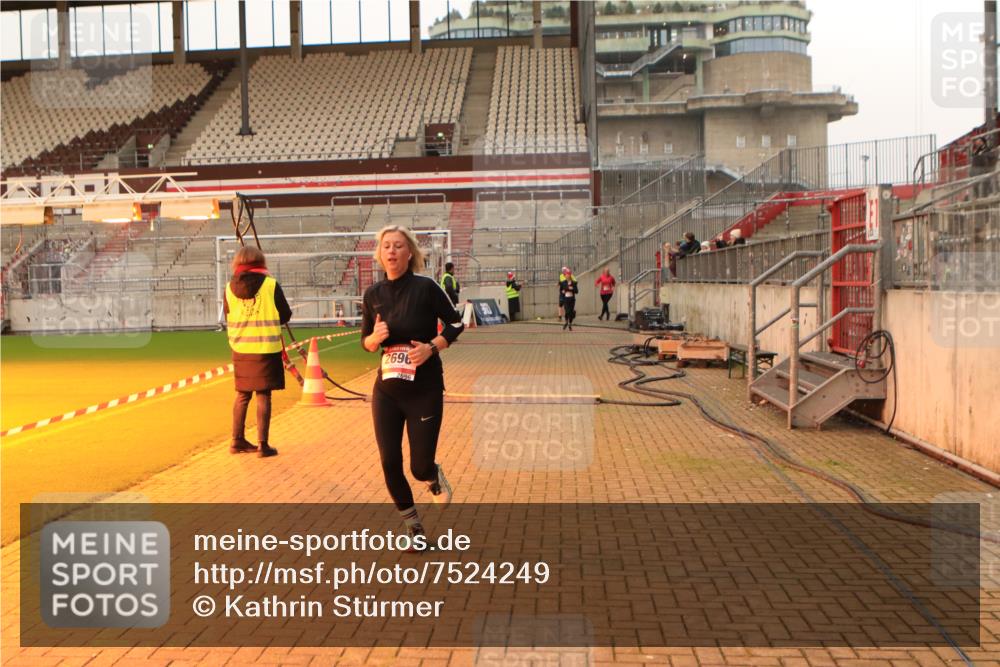08.12.2024 - St. Pauli X-Mass-Run No. 14 Kathrin Stürmer Photography http://msf.ph/oto/7524249 08.12.2024 10:01:01 Ziel 410, 418, 512, 713, 1750, 2447, 2696 meine-sportfotos.de