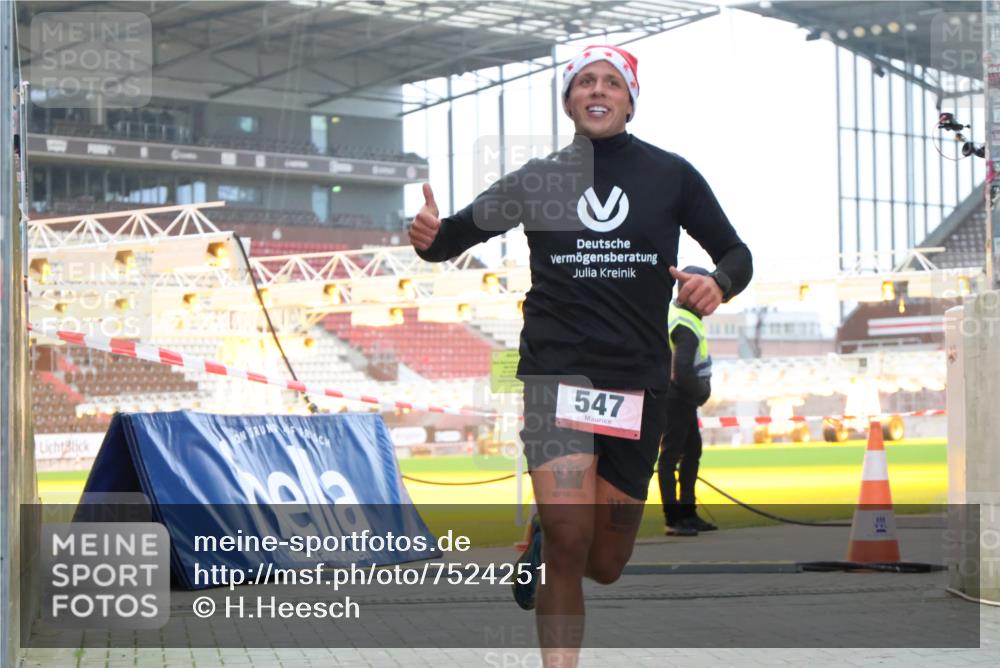 08.12.2024 - St. Pauli X-Mass-Run No. 14 H.Heesch http://msf.ph/oto/7524251 08.12.2024 10:49:30 Ziel 547, 547 meine-sportfotos.de