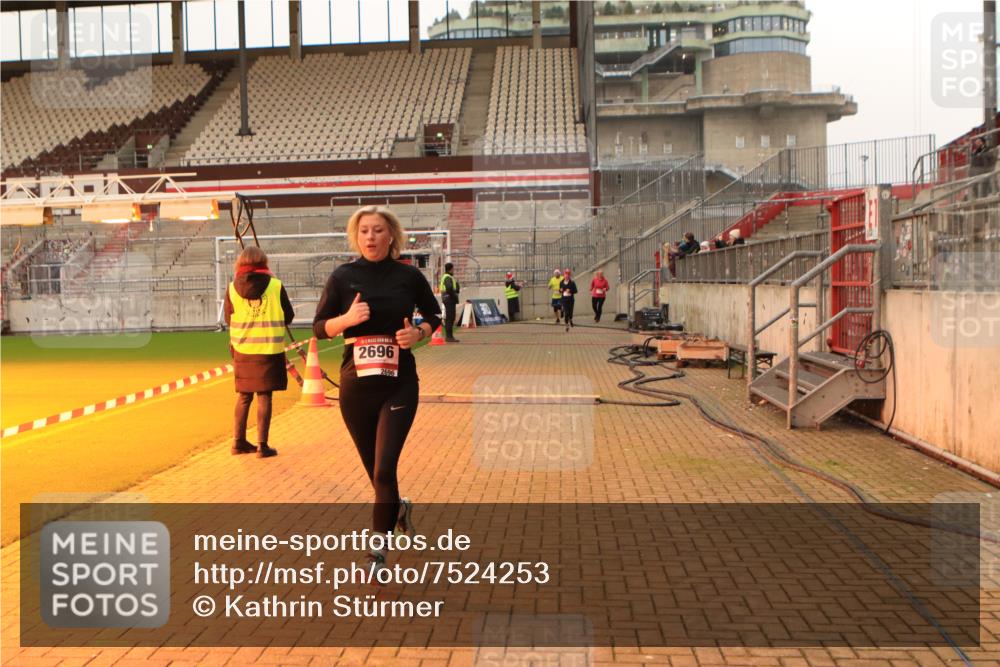 08.12.2024 - St. Pauli X-Mass-Run No. 14 Kathrin Stürmer Photography http://msf.ph/oto/7524253 08.12.2024 10:01:01 Ziel 410, 418, 512, 713, 1750, 2447, 2696 meine-sportfotos.de