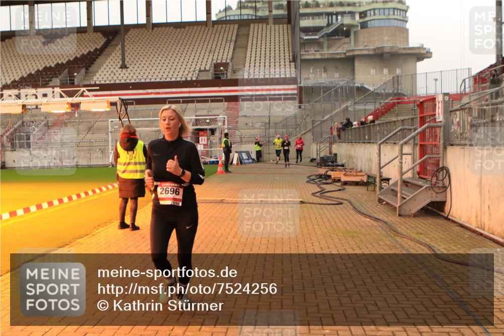 08.12.2024 - St. Pauli X-Mass-Run No. 14 Kathrin Stürmer Photography http://msf.ph/oto/7524256 08.12.2024 10:01:01 Ziel 410, 418, 512, 713, 1750, 2447, 2696 meine-sportfotos.de