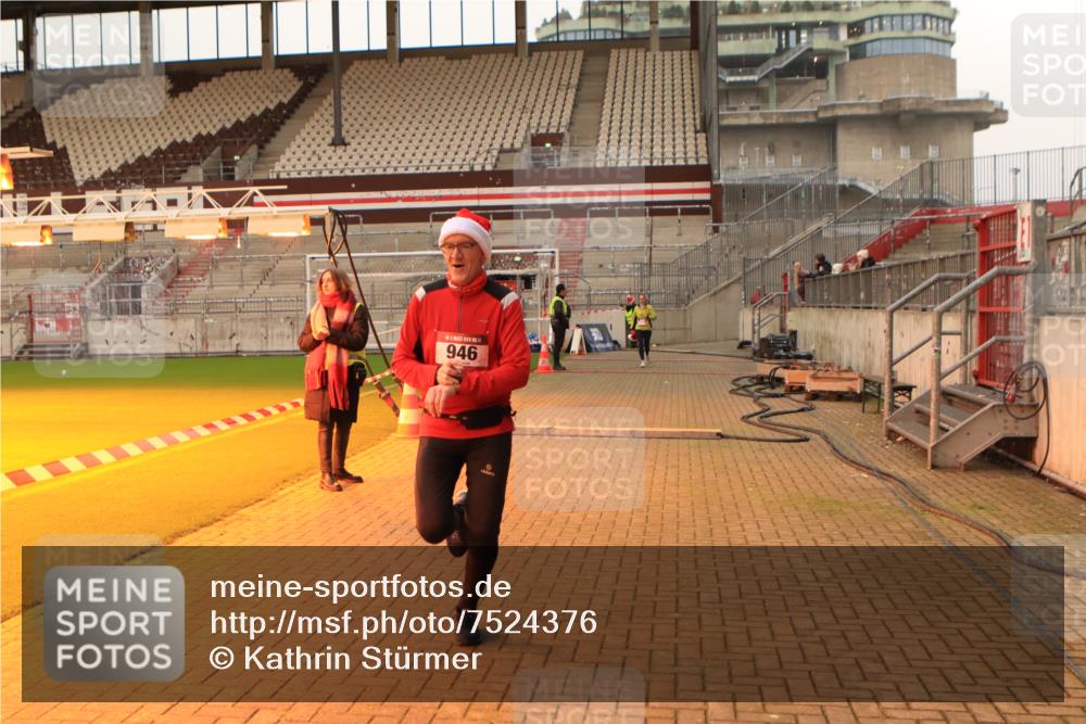 08.12.2024 - St. Pauli X-Mass-Run No. 14 Kathrin Stürmer Photography http://msf.ph/oto/7524376 08.12.2024 10:01:14 Ziel 418, 512, 713, 946, 2818 meine-sportfotos.de