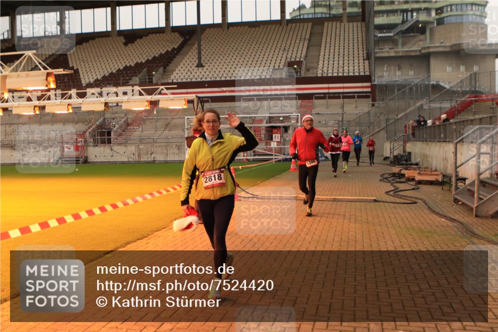 08.12.2024 - St. Pauli X-Mass-Run No. 14 Kathrin Stürmer Photography http://msf.ph/oto/7524420 08.12.2024 10:01:23 Ziel 41, 946, 1246, 2818, 3254, 3340, 3341 meine-sportfotos.de