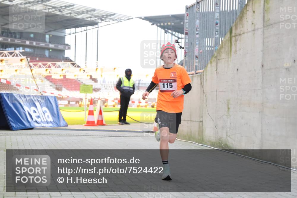 08.12.2024 - St. Pauli X-Mass-Run No. 14 H.Heesch http://msf.ph/oto/7524422 08.12.2024 10:51:25 Ziel 115, 115 meine-sportfotos.de