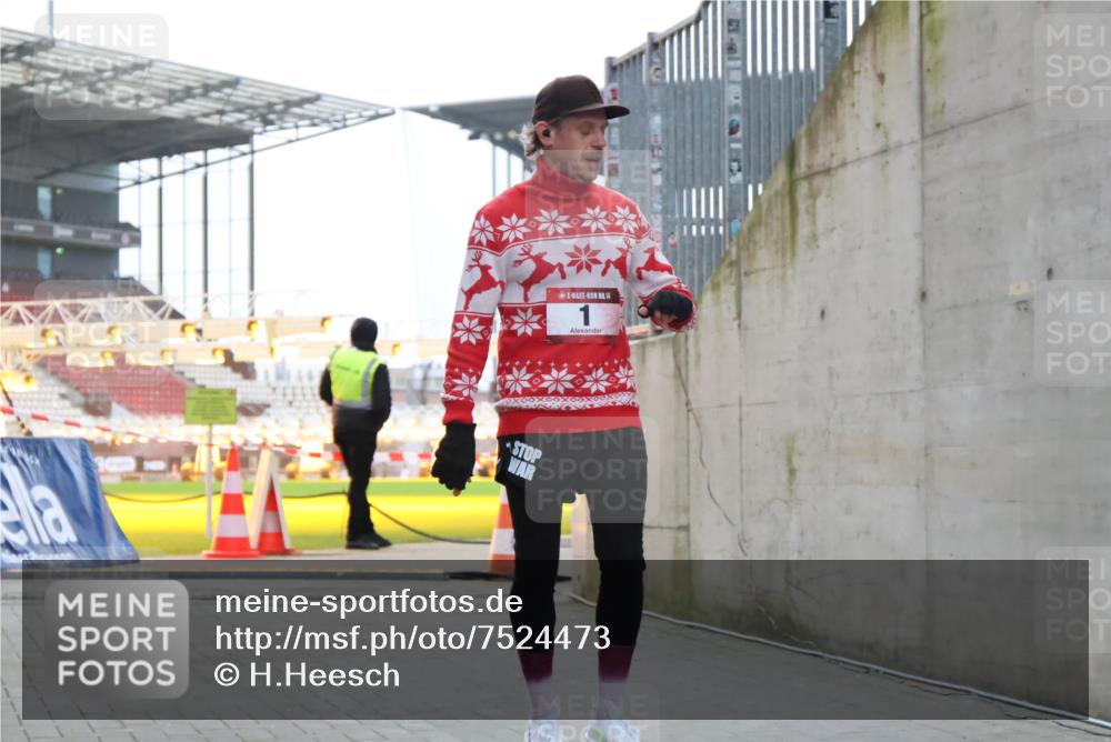 08.12.2024 - St. Pauli X-Mass-Run No. 14 H.Heesch http://msf.ph/oto/7524473 08.12.2024 10:51:49 Ziel 1345, 1 meine-sportfotos.de