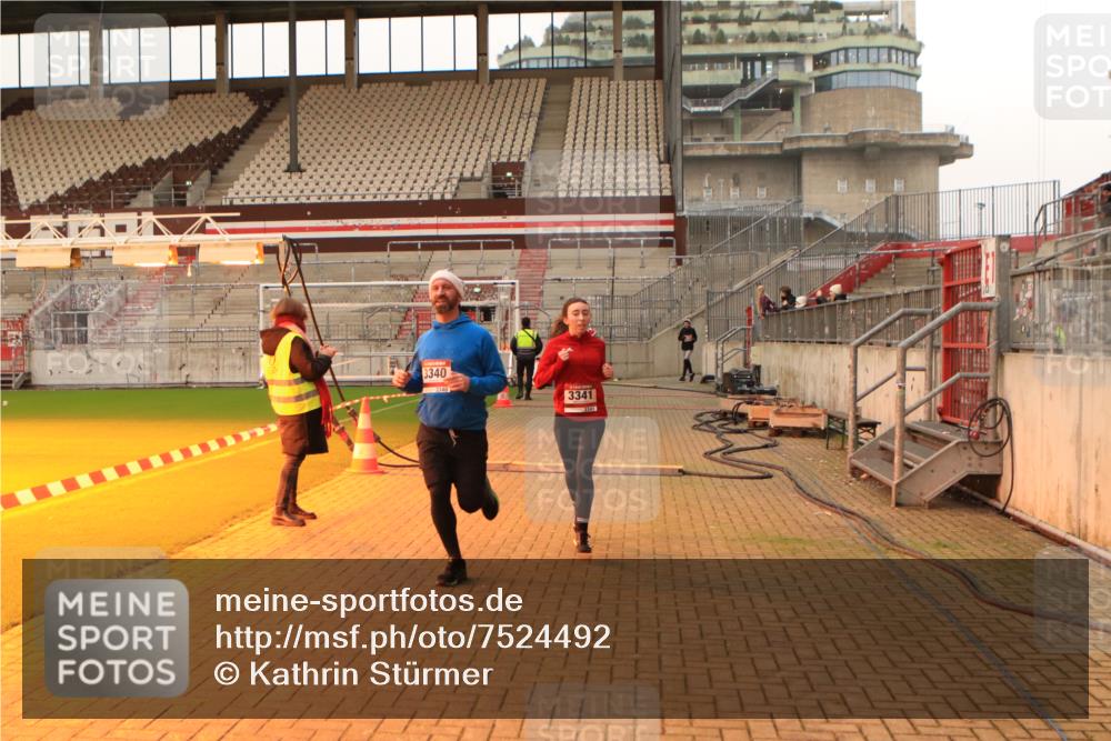 08.12.2024 - St. Pauli X-Mass-Run No. 14 Kathrin Stürmer Photography http://msf.ph/oto/7524492 08.12.2024 10:01:29 Ziel 41, 1246, 2818, 3254, 3340, 3341 meine-sportfotos.de
