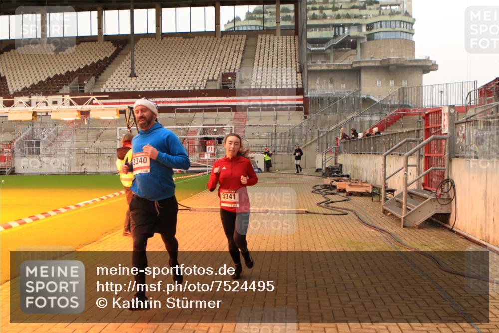 08.12.2024 - St. Pauli X-Mass-Run No. 14 Kathrin Stürmer Photography http://msf.ph/oto/7524495 08.12.2024 10:01:29 Ziel 41, 1246, 2818, 3254, 3340, 3341 meine-sportfotos.de