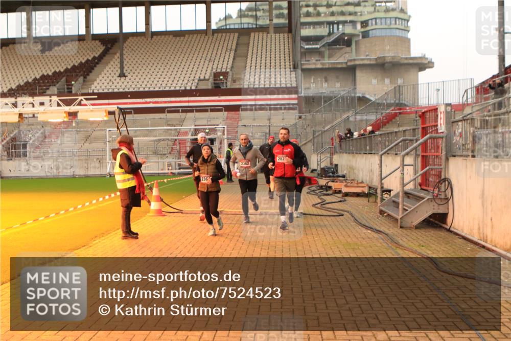 08.12.2024 - St. Pauli X-Mass-Run No. 14 Kathrin Stürmer Photography http://msf.ph/oto/7524523 08.12.2024 10:01:42 Ziel 86, 1751, 1784, 2302, 2361, 2362, 2826, 2833, 3093, 3304 meine-sportfotos.de