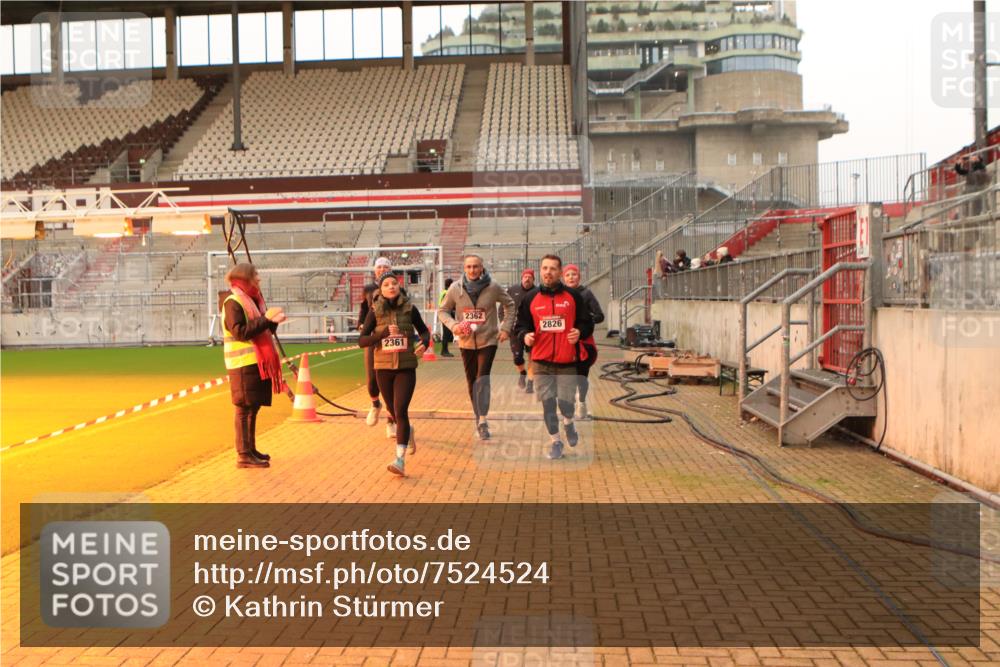 08.12.2024 - St. Pauli X-Mass-Run No. 14 Kathrin Stürmer Photography http://msf.ph/oto/7524524 08.12.2024 10:01:42 Ziel 86, 1751, 1784, 2302, 2361, 2362, 2826, 2833, 3093, 3304 meine-sportfotos.de