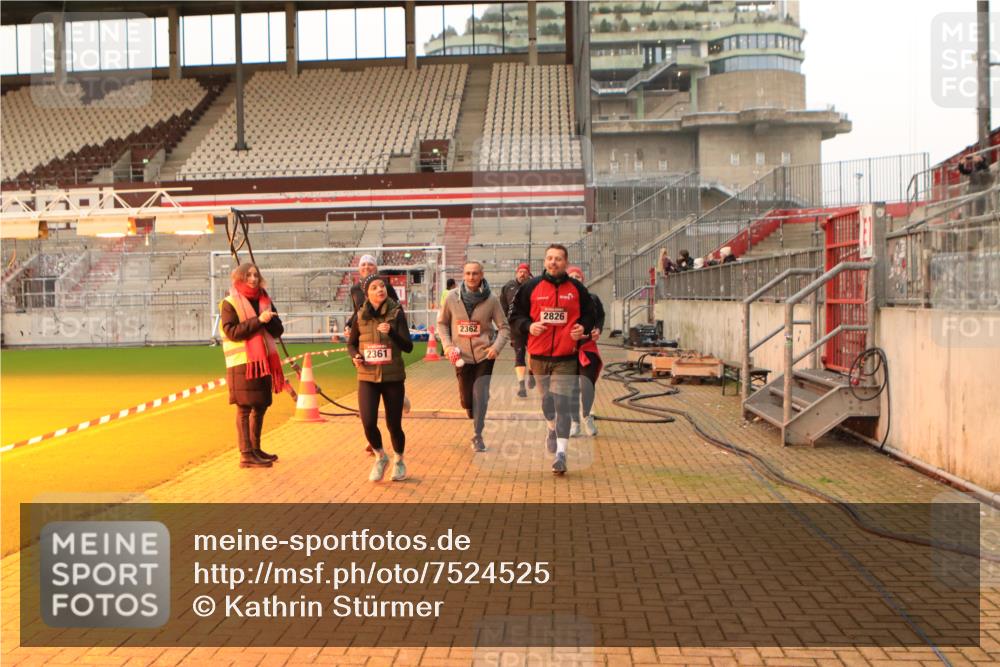 08.12.2024 - St. Pauli X-Mass-Run No. 14 Kathrin Stürmer Photography http://msf.ph/oto/7524525 08.12.2024 10:01:42 Ziel 86, 1751, 1784, 2302, 2361, 2362, 2826, 2833, 3093, 3304 meine-sportfotos.de