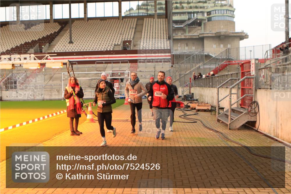 08.12.2024 - St. Pauli X-Mass-Run No. 14 Kathrin Stürmer Photography http://msf.ph/oto/7524526 08.12.2024 10:01:42 Ziel 86, 1751, 1784, 2302, 2361, 2362, 2826, 2833, 3093, 3304 meine-sportfotos.de