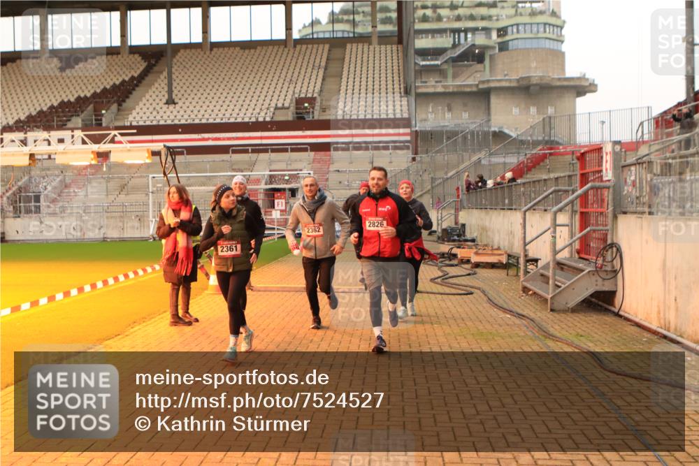 08.12.2024 - St. Pauli X-Mass-Run No. 14 Kathrin Stürmer Photography http://msf.ph/oto/7524527 08.12.2024 10:01:43 Ziel 86, 1751, 1784, 2302, 2361, 2362, 2826, 2833, 3093, 3304 meine-sportfotos.de