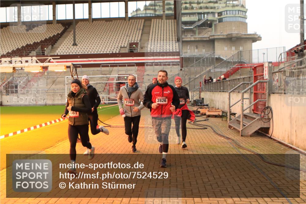 08.12.2024 - St. Pauli X-Mass-Run No. 14 Kathrin Stürmer Photography http://msf.ph/oto/7524529 08.12.2024 10:01:43 Ziel 86, 1751, 1784, 2302, 2361, 2362, 2826, 2833, 3093, 3304 meine-sportfotos.de
