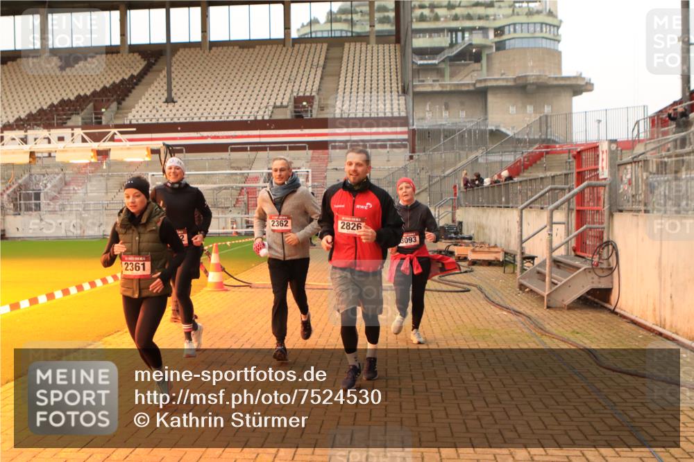 08.12.2024 - St. Pauli X-Mass-Run No. 14 Kathrin Stürmer Photography http://msf.ph/oto/7524530 08.12.2024 10:01:43 Ziel 86, 1751, 1784, 2302, 2361, 2362, 2826, 2833, 3093, 3304 meine-sportfotos.de
