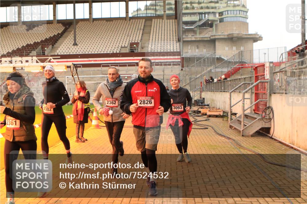 08.12.2024 - St. Pauli X-Mass-Run No. 14 Kathrin Stürmer Photography http://msf.ph/oto/7524532 08.12.2024 10:01:44 Ziel 86, 1751, 1784, 2302, 2361, 2362, 2817, 2826, 2833, 3093, 3304 meine-sportfotos.de