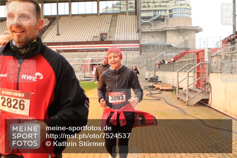 08.12.2024 - St. Pauli X-Mass-Run No. 14 Kathrin Stürmer Photography http://msf.ph/oto/7524537 08.12.2024 10:01:45 Ziel 86, 1751, 1784, 2302, 2361, 2362, 2817, 2826, 2833, 3093, 3304 meine-sportfotos.de